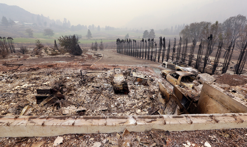 Illustration for article titled Aftermath Of Washington Wildfires Has Made An Eerie Car Graveyard